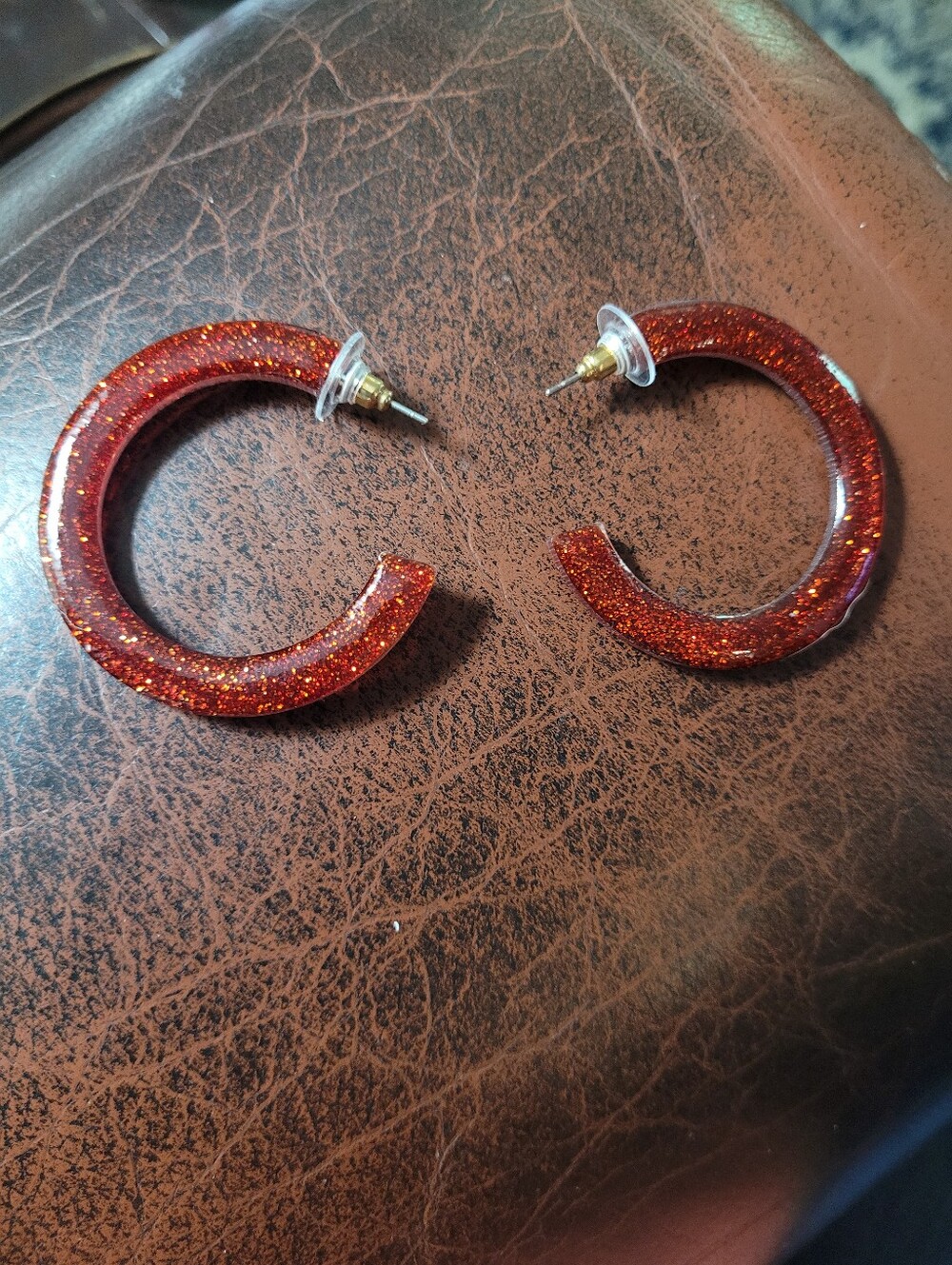 Lux Accessory Americana Red Glitter Acrylic Hoop Earrings